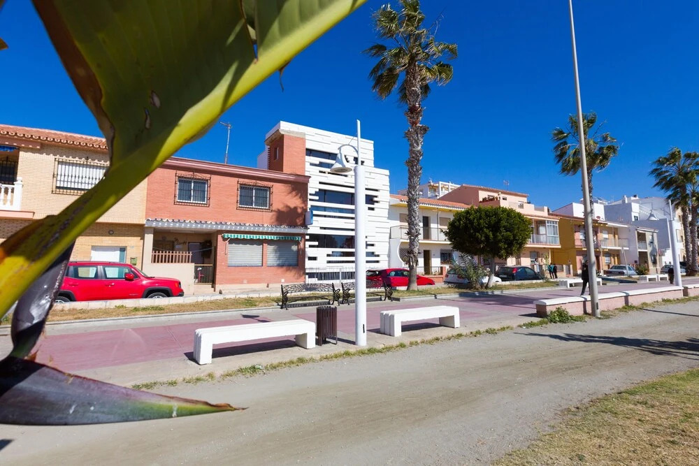 RENTHAS Calabeach Apartment