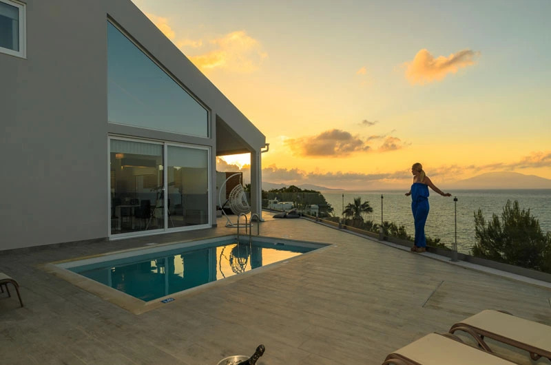 Cavo Mare Deluxe Villas