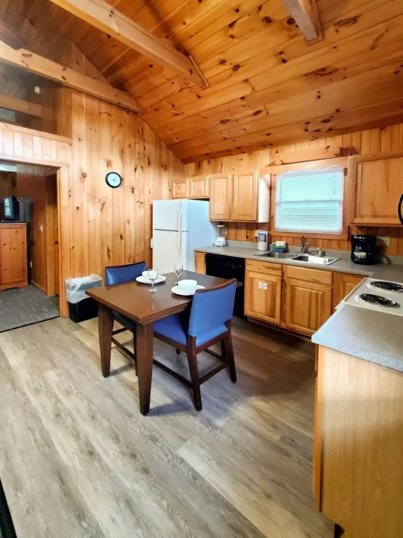 Urban Escape - 1BR King Cabin