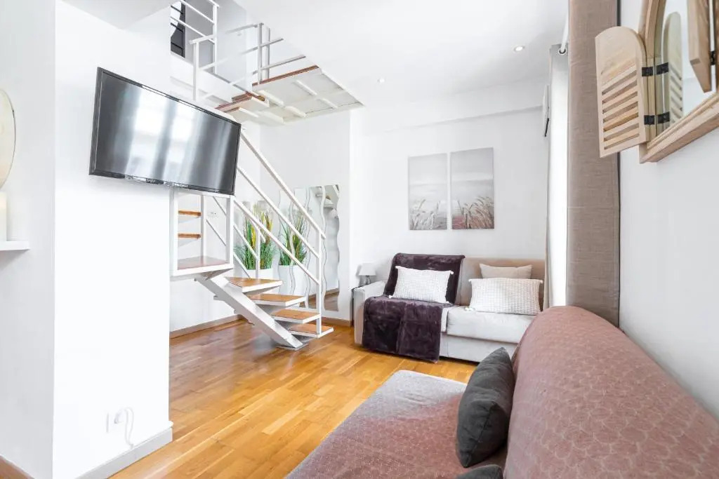Massena Street - 1 Bdr Duplex with AC & Parking