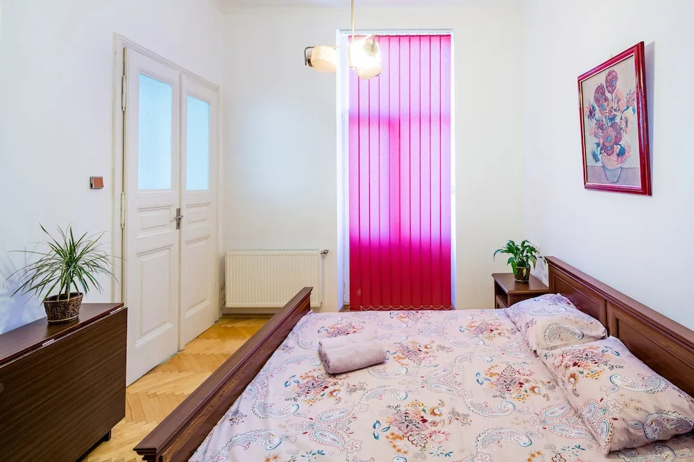 Three rooms on Hnatyuka 3