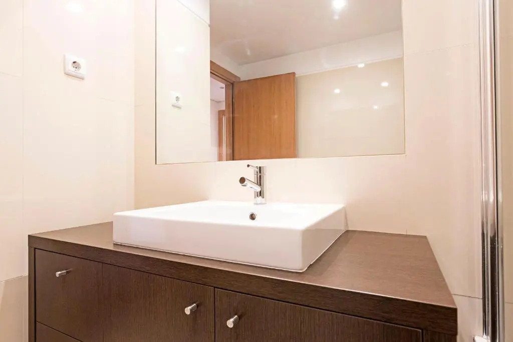 2BR Flat by Metro w/ Free Parking by LovelyStay