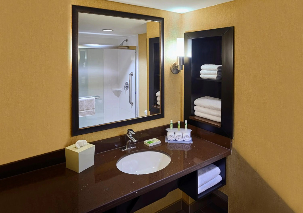 Holiday Inn Express & Suites Timmins by IHG