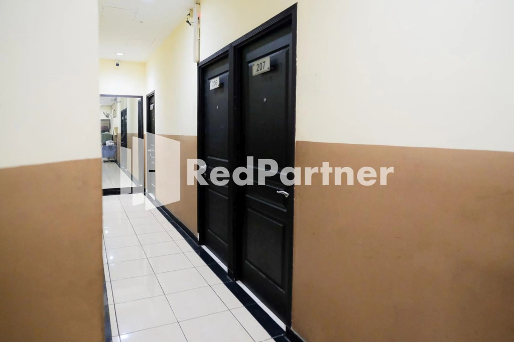 RedDoorz at Sparkling Hotel Surabaya
