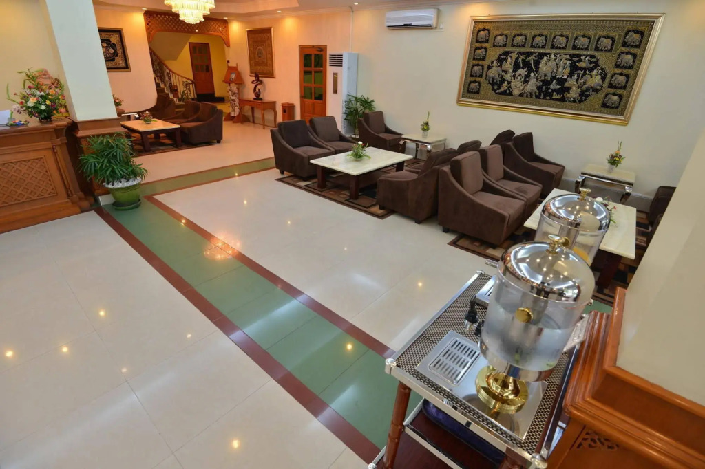 Grand Palace Hotel