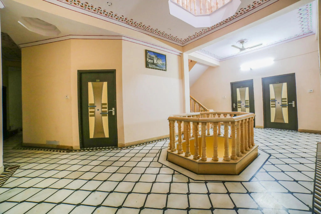 Collection O 36316 Hotel White Palace