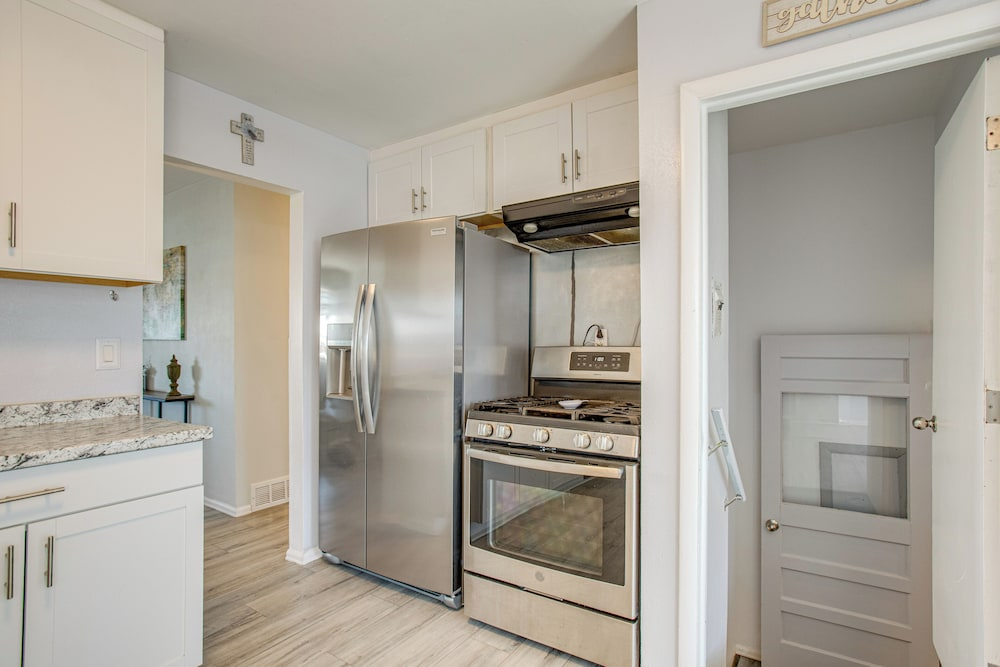 Hot Tub, Fire Pit! Group-ready Stay Near Denver