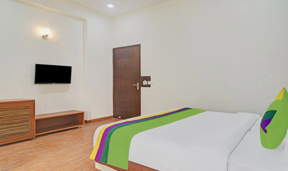 Treebo Trend Hotel Happy Feet