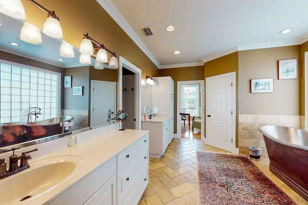 Fantastic Getaway With Private Pool, Deck, Game Room, AC & Fast Wifi
