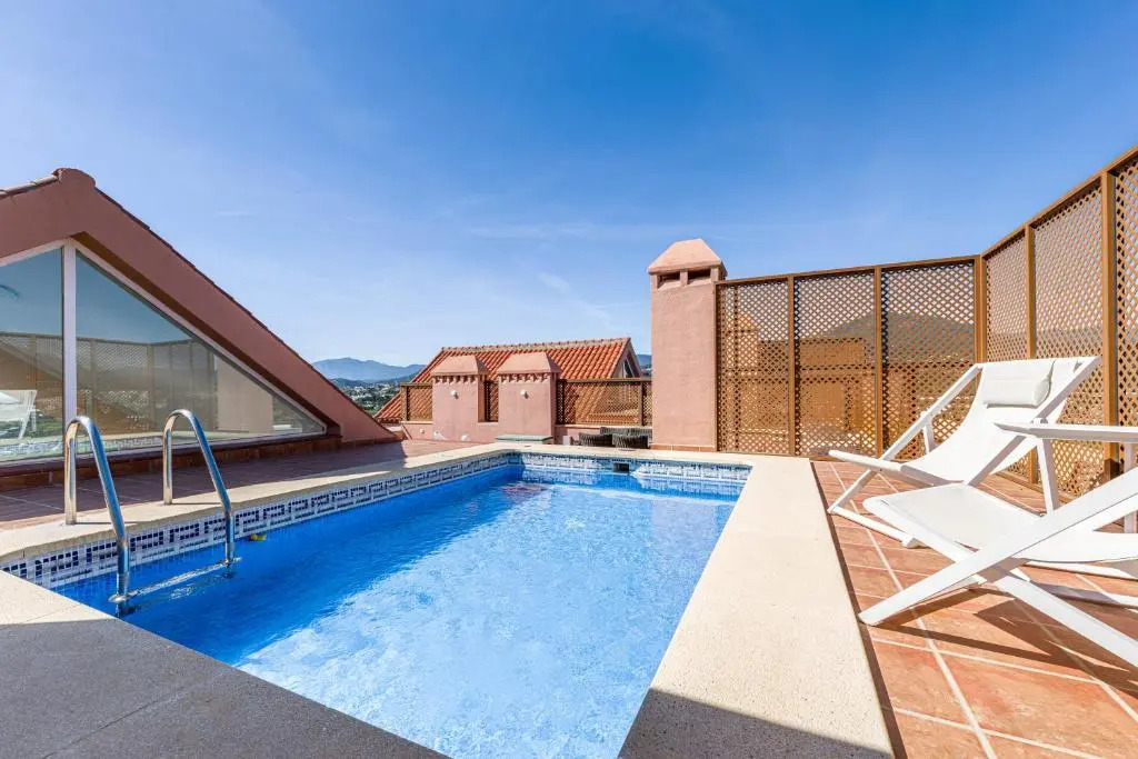 HEATED ROOFTOP POOL PENTHOUSE VIEWS MAGNA MARBELLA