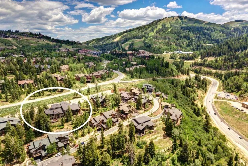 Lookout Drive 5 Bedrooms PLO-6599 by KBM