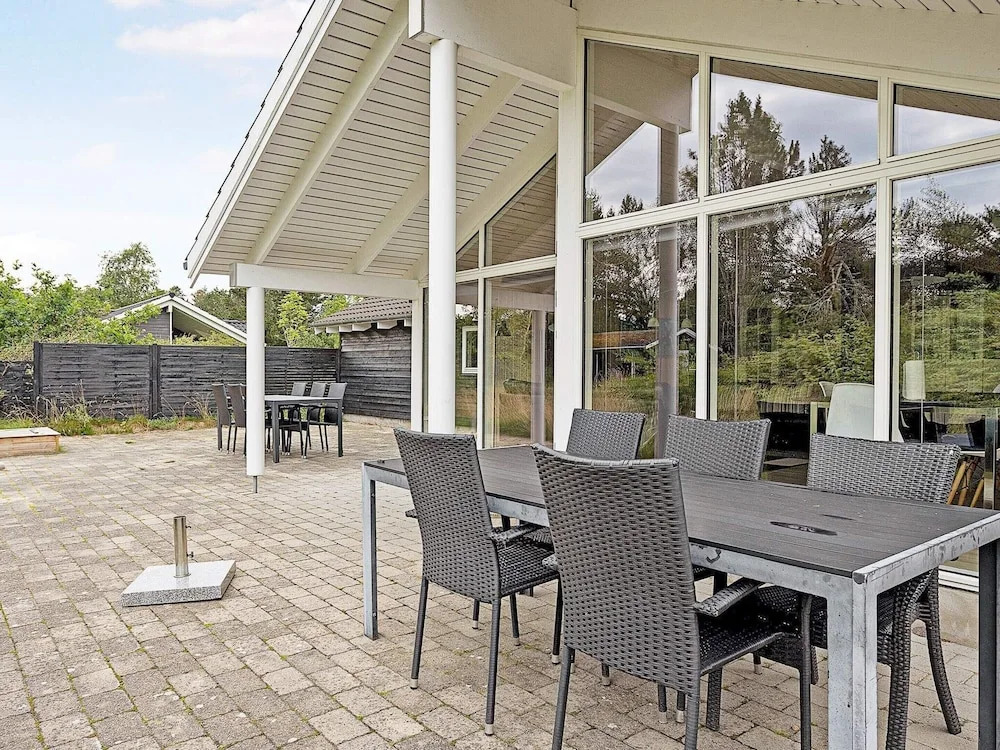 10 person holiday home in Ålbæk-By Traum