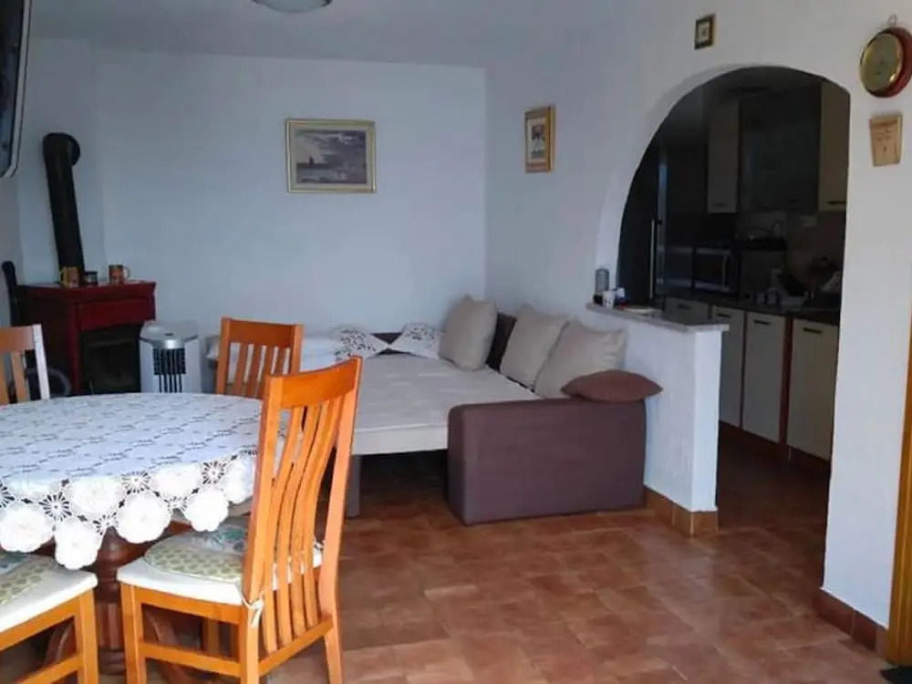 Cosy Apartment in Klenovica With Garden