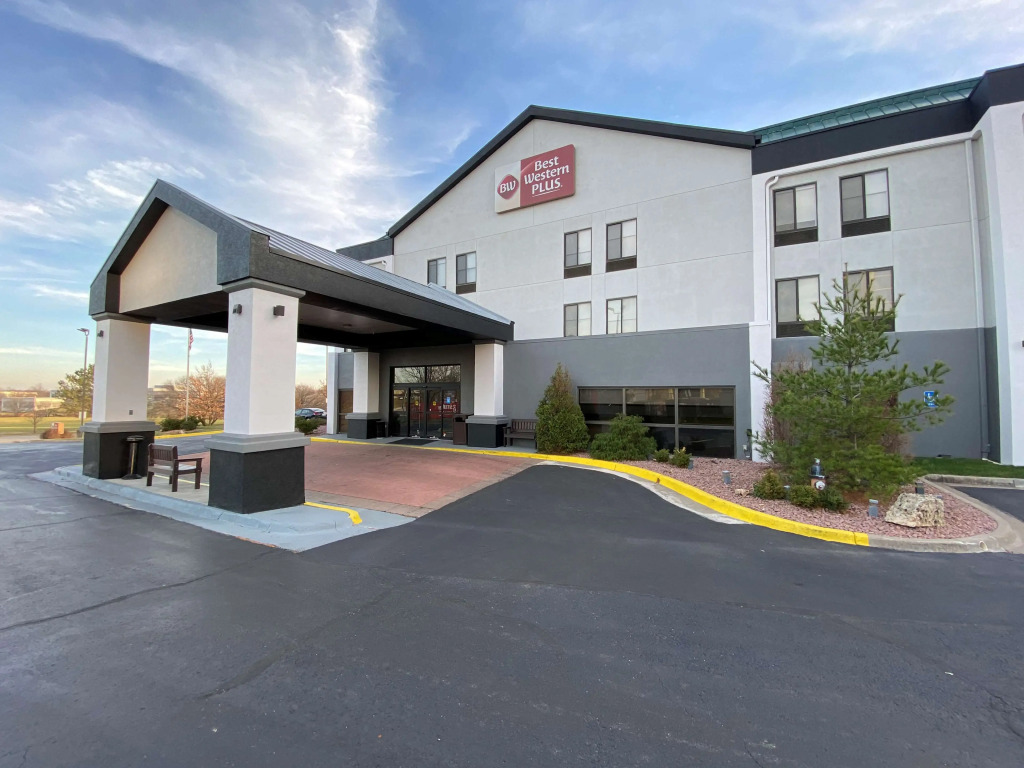 Best Western Plus Kansas City Airport - KCI East