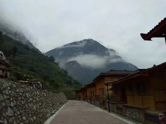 Baoxing Xueshan Home No.46 Inn