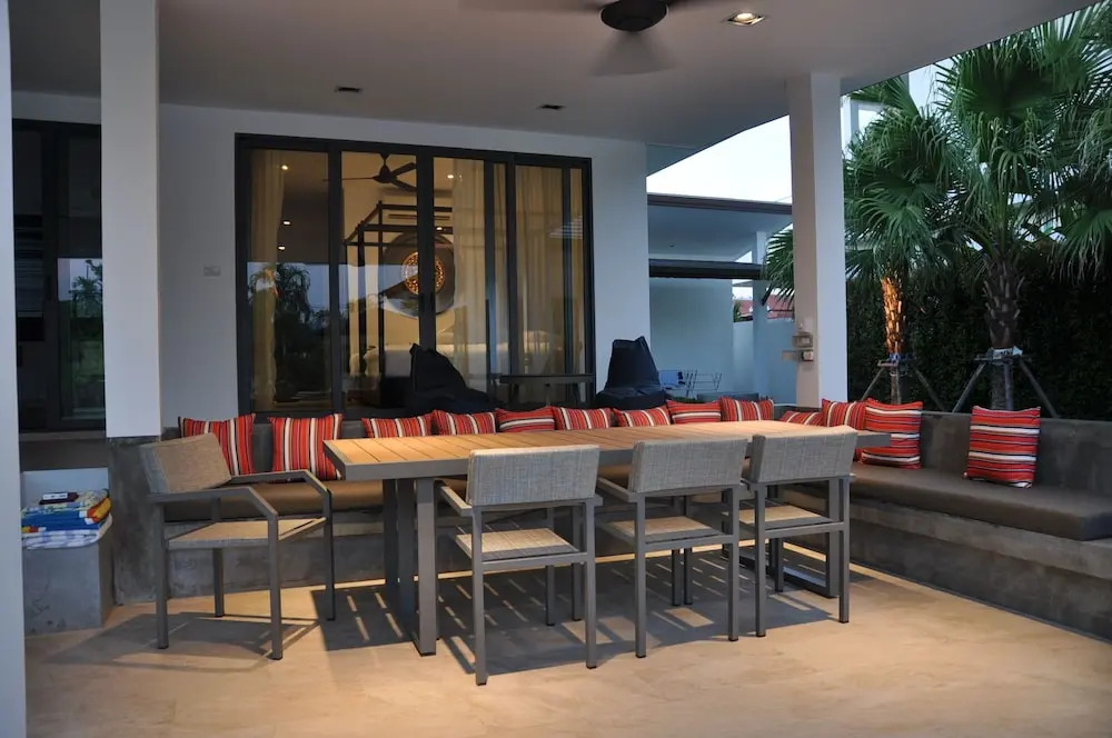 Lagoon Villa