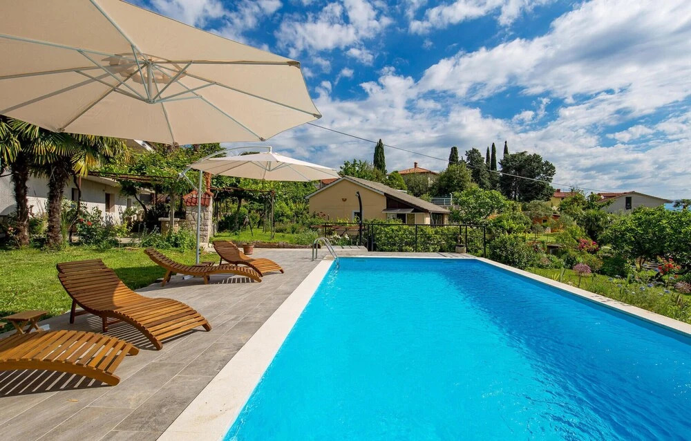 Stunning Home in Lovran With Wifi and 2 Bedrooms