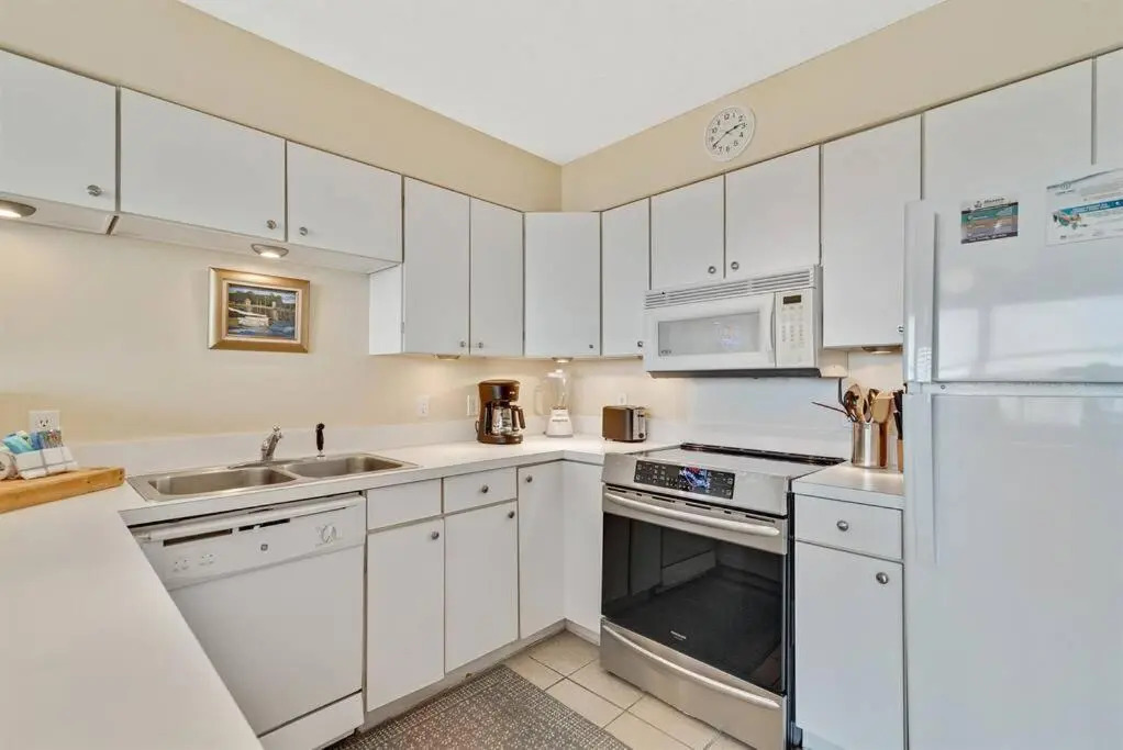 Summer Breeze #25 - Modest Beachfront with views of the Pass! Great Location!