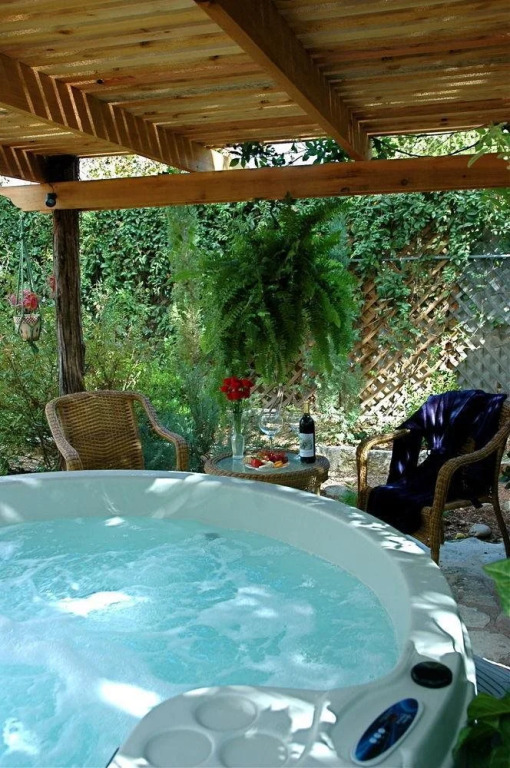 Southern Charm Lodging
