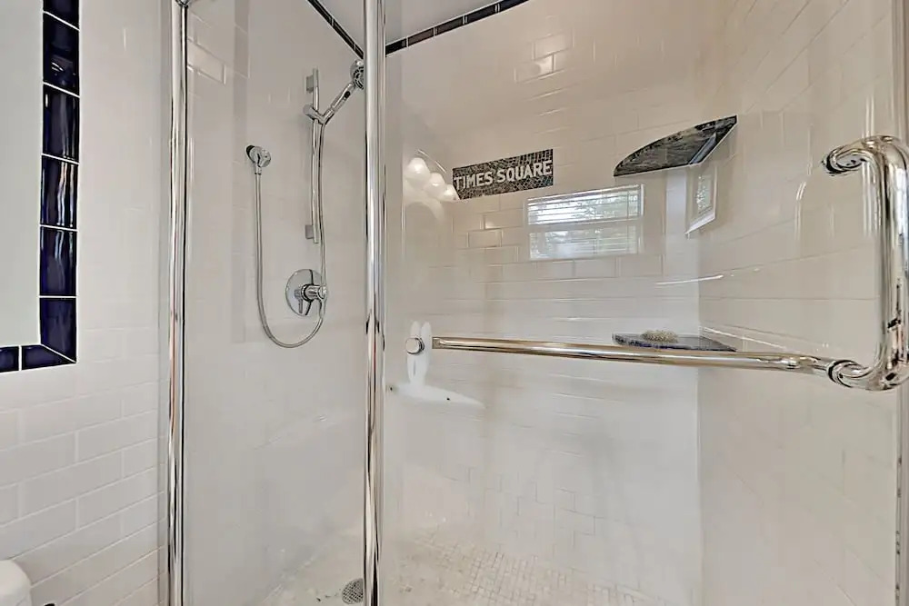 Steps To Beach! Heated Pool, Spa & Chefs Kitchen 3 Bedroom Home