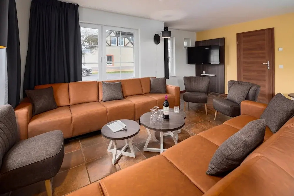 Restyled Villa with 4 Bathrooms & Sauna near River Moselle