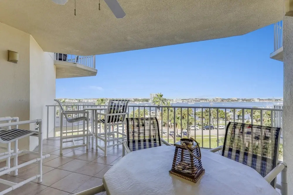 Waterview Yacht Club 532 is a 3 BR with Stunning views of the Pass by RedAwning