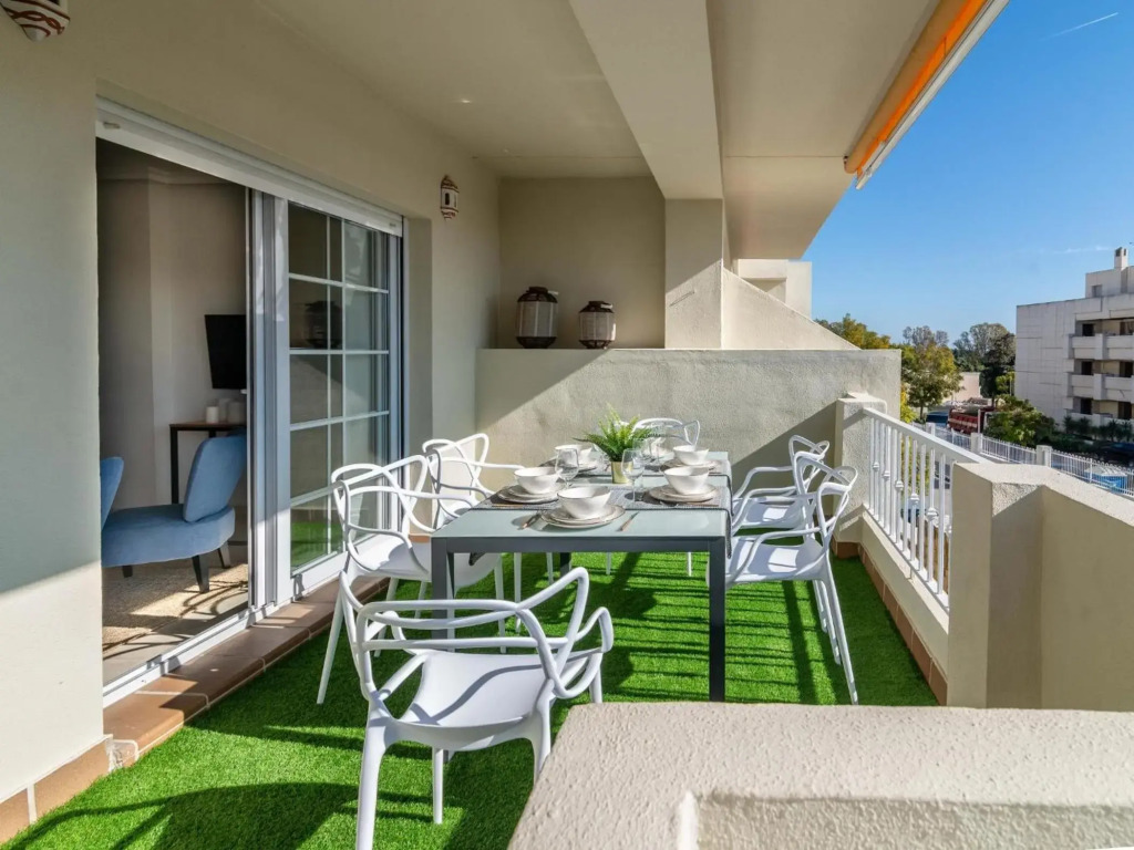 Puente Romano Modern flat, Best location in town