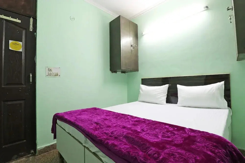 Aadharshila Guest House by OYO Rooms