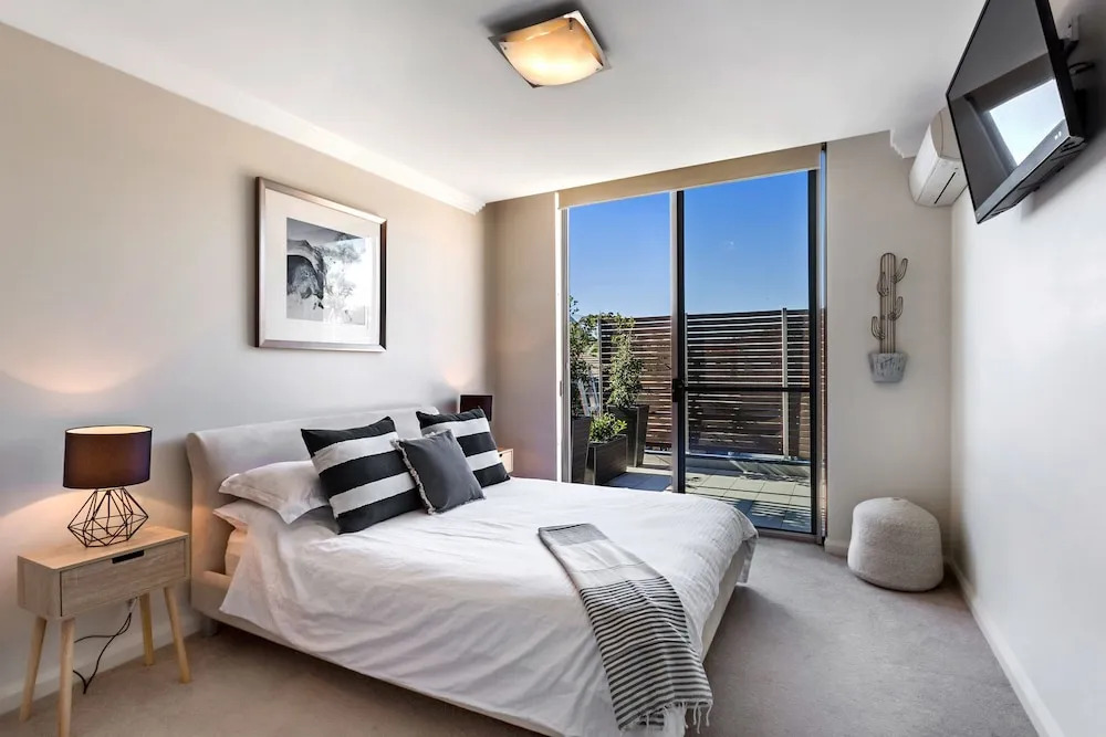 Aura 13 - Shoal Bay
