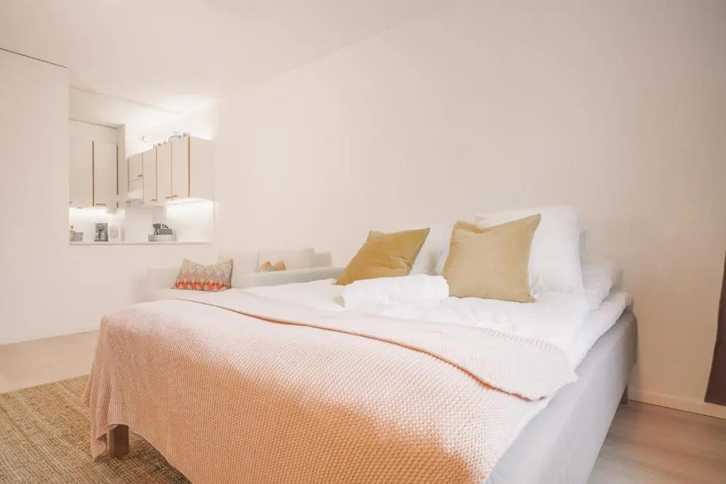 Fresh studio with balcony in central Turku