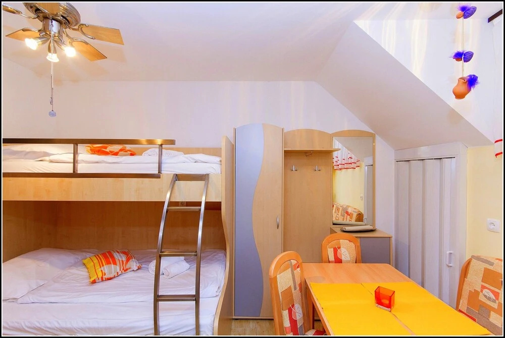La Vela Guest House AK