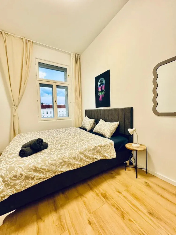 Elegant 4BR Apt Near Westbahnhof