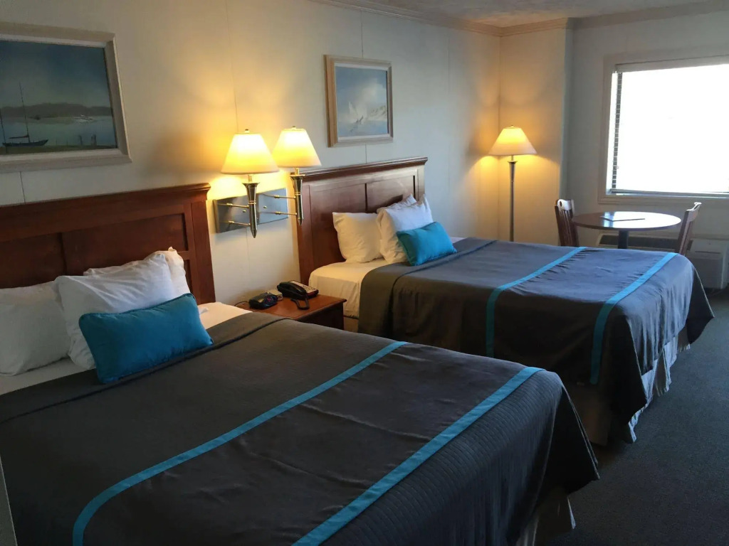 Harbor Lights Resort