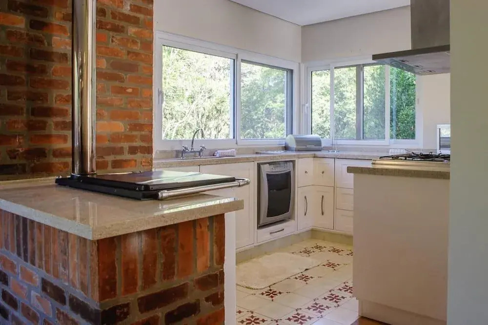 Linda Casa De 3 Quartos Em Condominio Exclusivo De Gramado