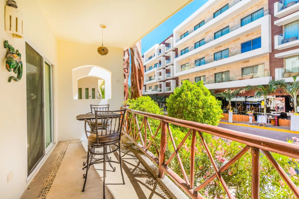 Dream Location! 2BR Near Beach+clubs!! Sleeps 6!!