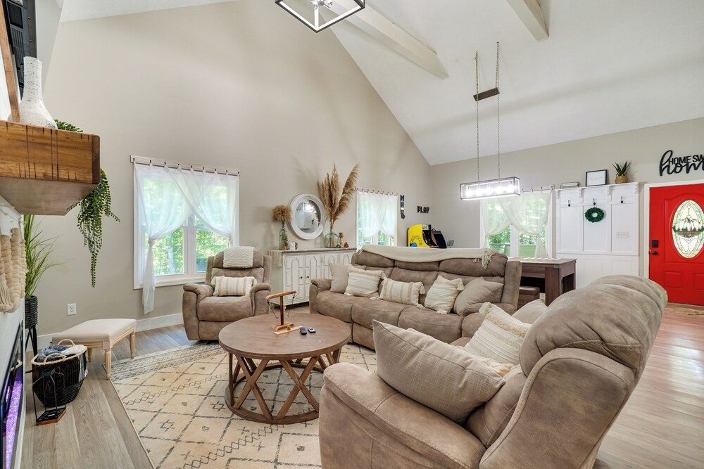 Sevierville Family Home w/ Hot Tub!