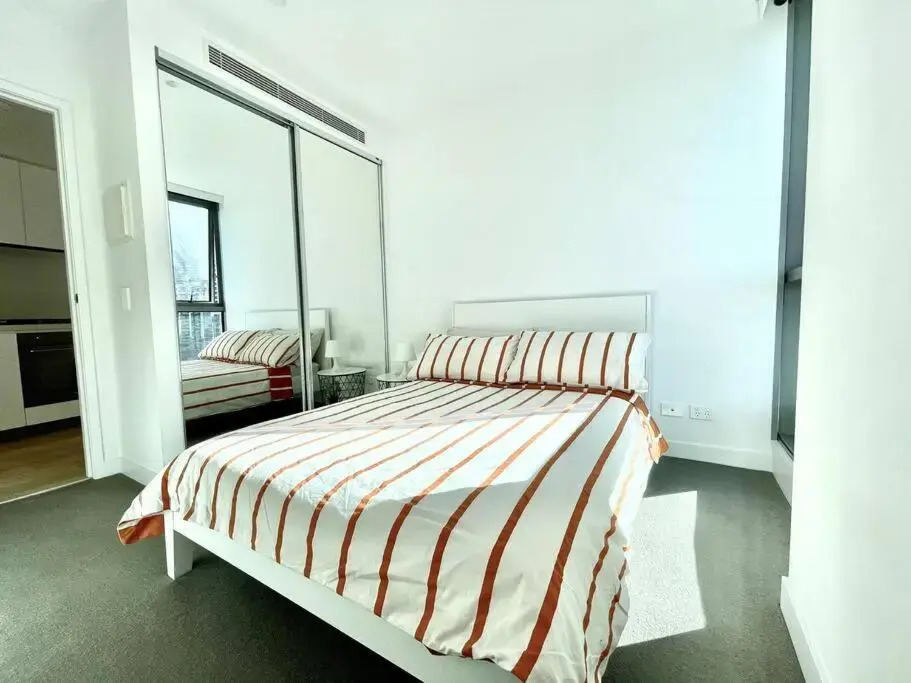 1 Bedroom Modern Apartment Near Crown and CBD