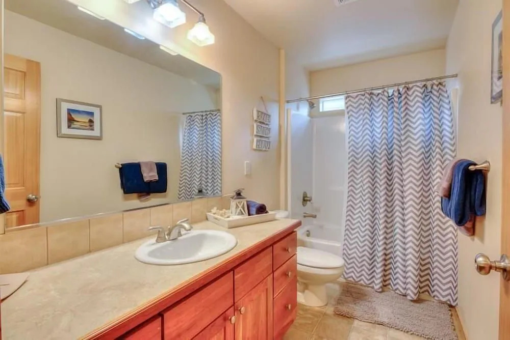 Charming Escape with Hot Tub and Game Amenities - Delightful Family Haven