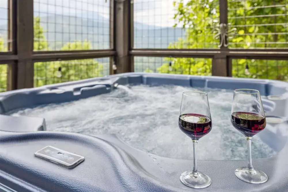 Gorgeous Cabin w Hot Tub Firepit Gameroom