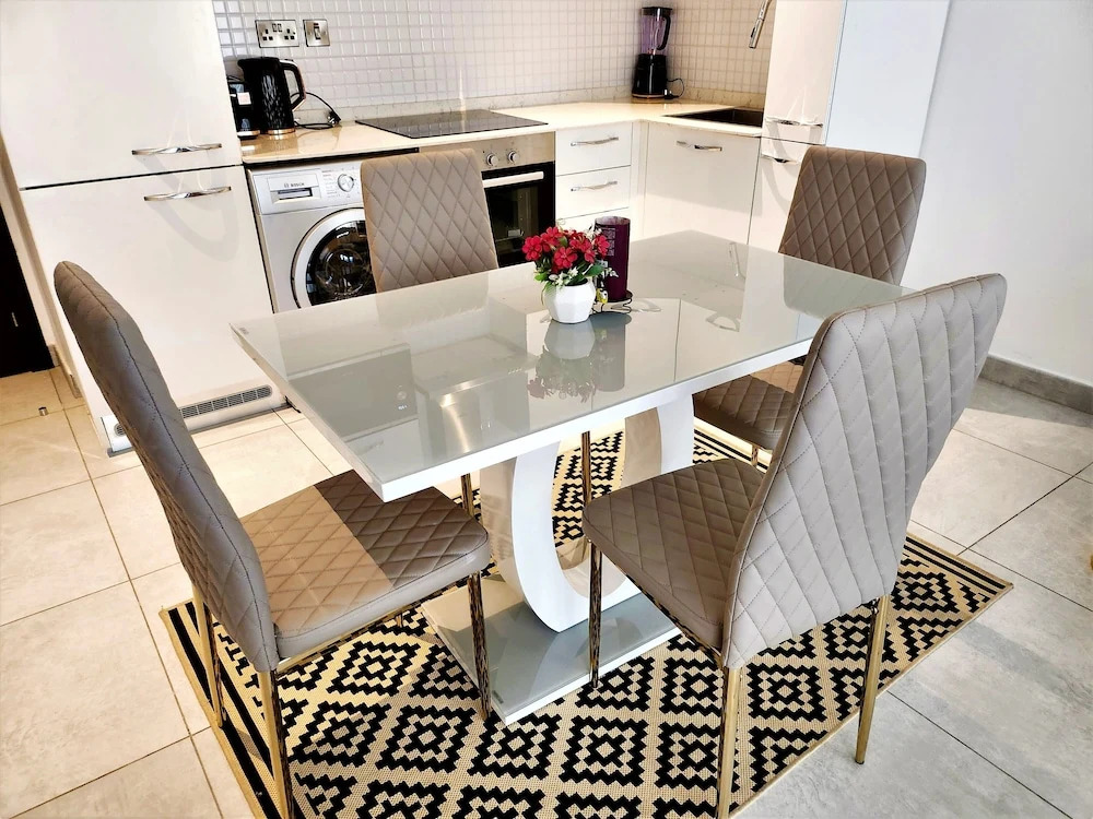 Aspire Suite - Douglas Luxury Apartments