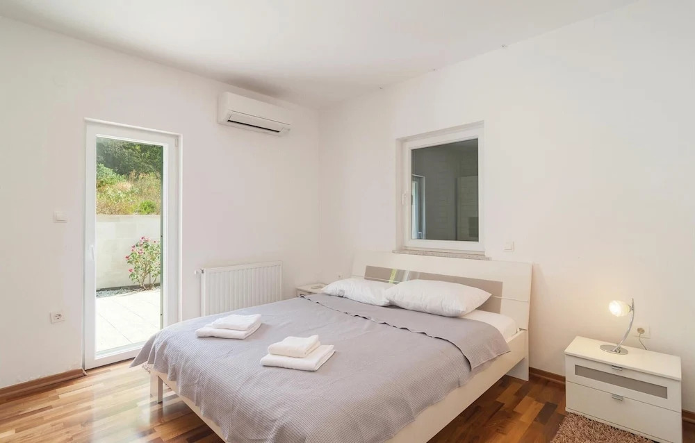 Amazing Home In Supetar