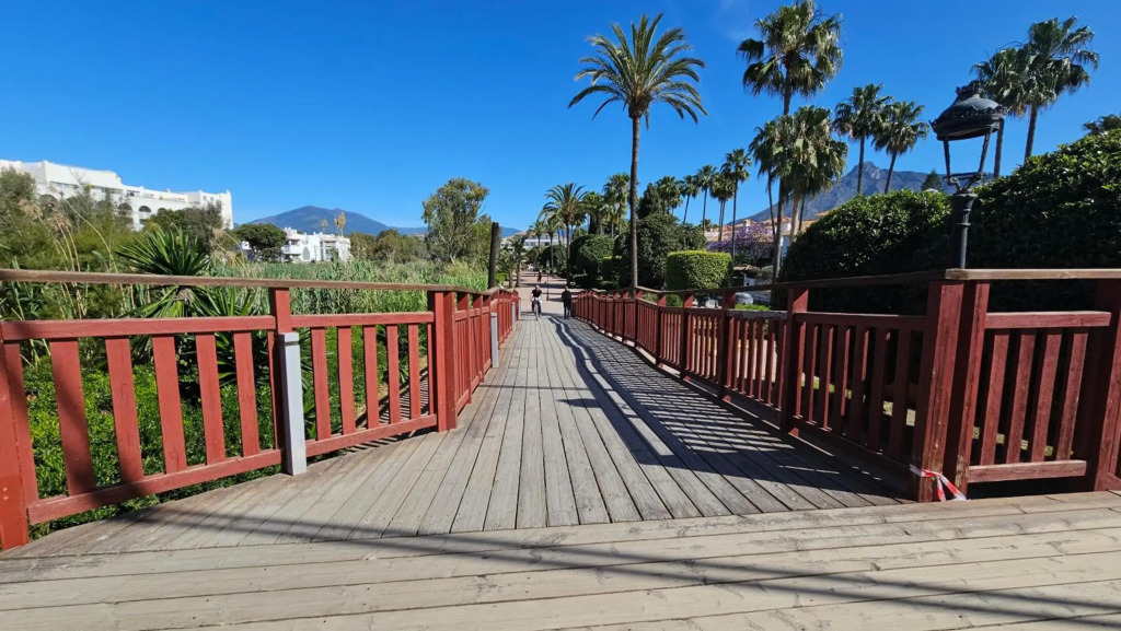 Puerto Banus 2linea playa con piscina y parking privado