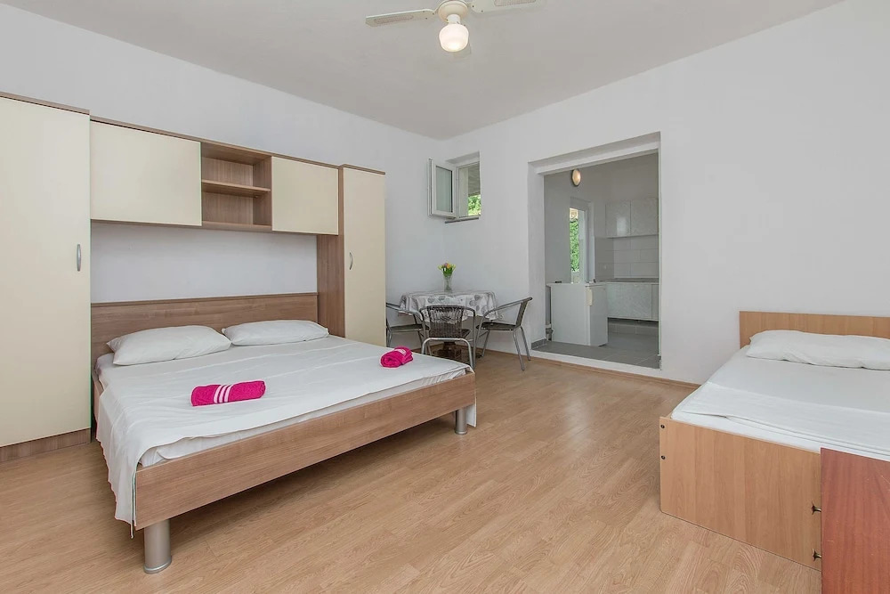 Apartments and Rooms Perica