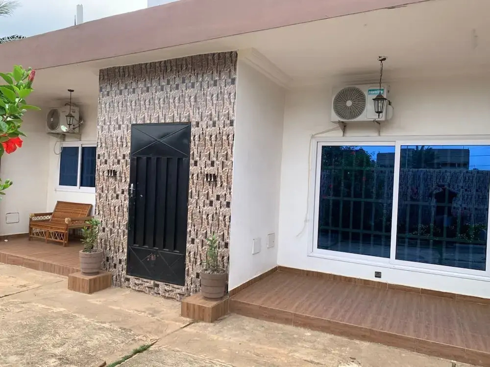 Okpèyèmi guest house