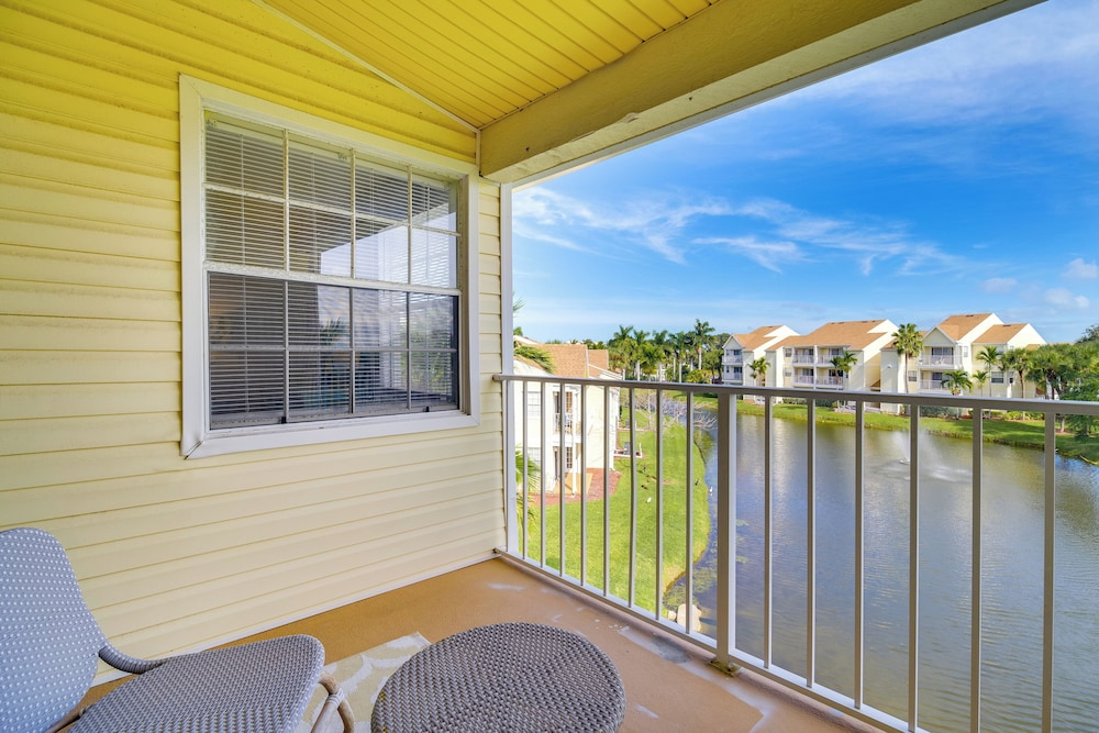 Walk to Canova Beach Park: Couple's Coastal Condo