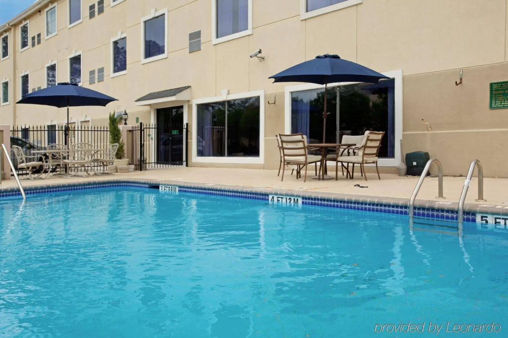 Holiday Inn Express Hotel & Suites Houston Intercontinental East