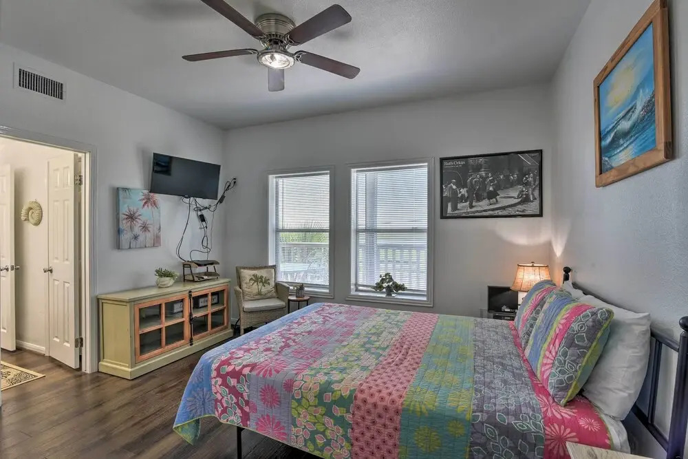 Bayfront Fishing Pier: Galveston Island Home