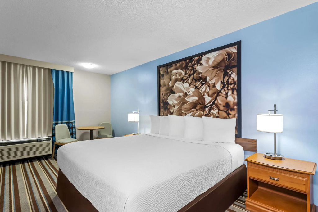 Super 8 by Wyndham Valdosta GA I-75