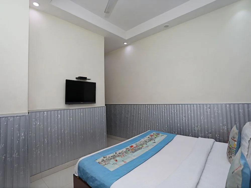 OYO 4882 Hotel Golden Park