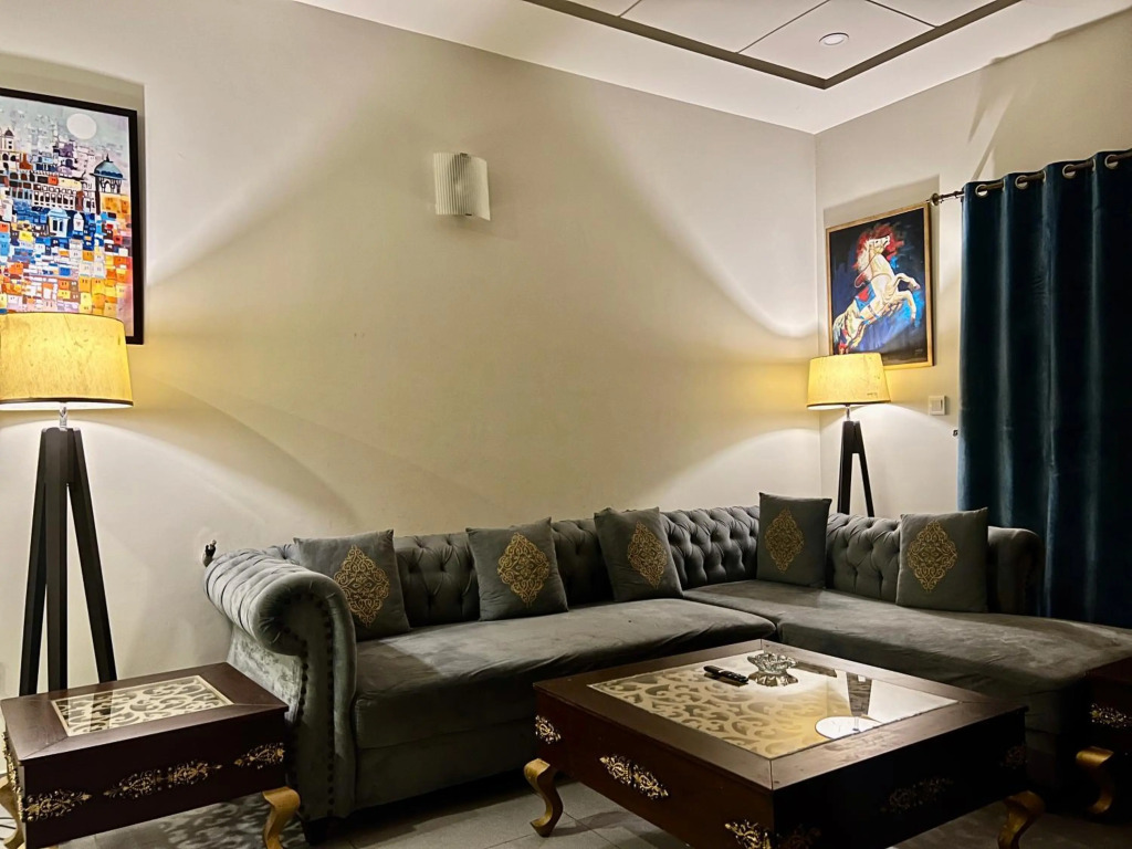 2 Bedroom Appartment Near Airport & Moterway